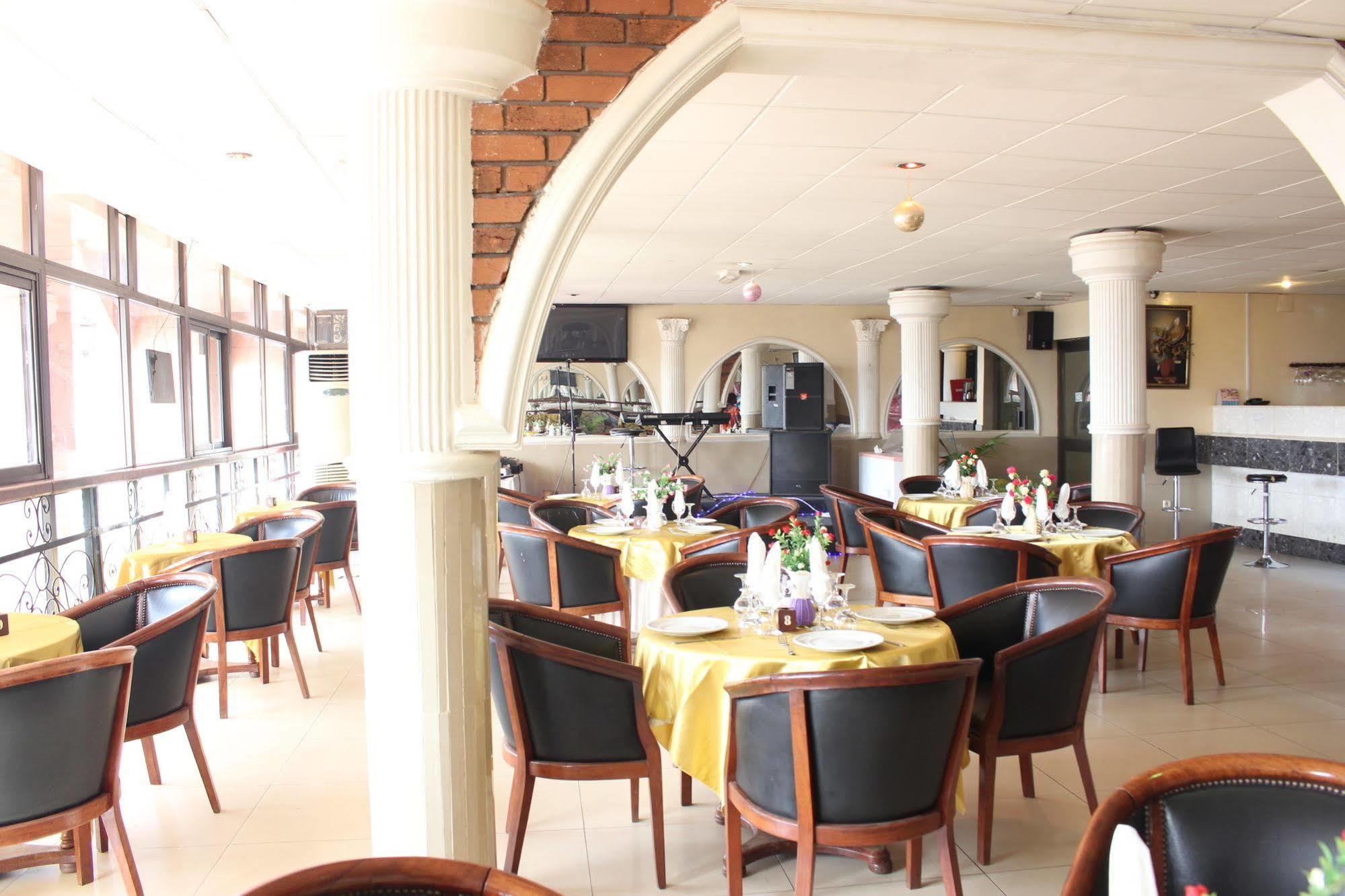Hotel Santa Lucia Yaoundé Exteriér fotografie