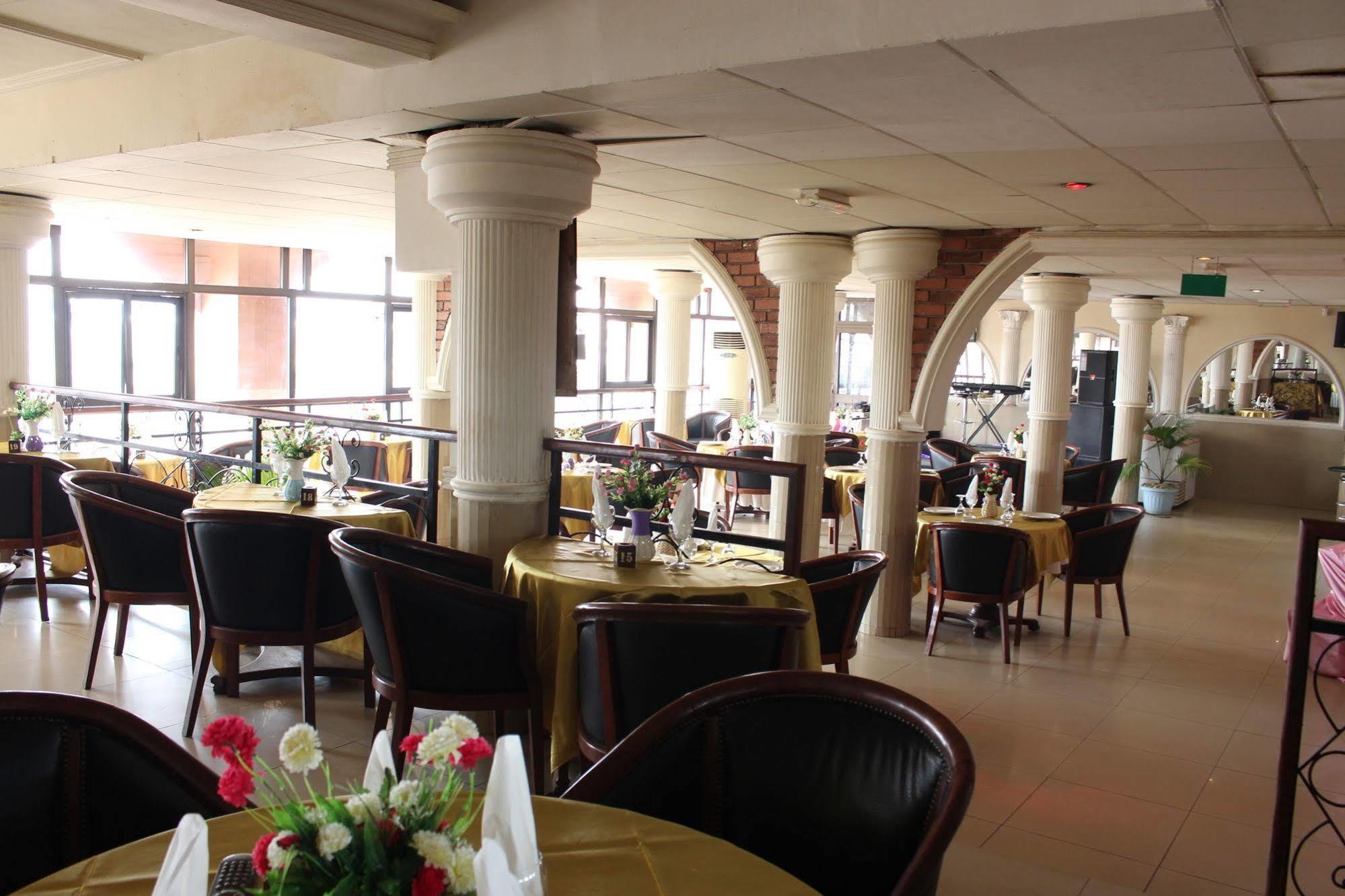Hotel Santa Lucia Yaoundé Exteriér fotografie
